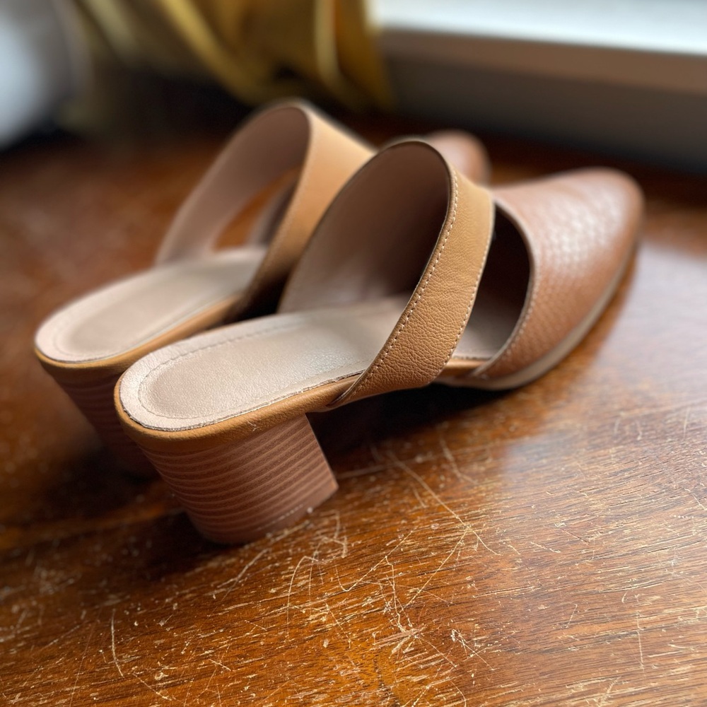 Chic Tan Women's Mules